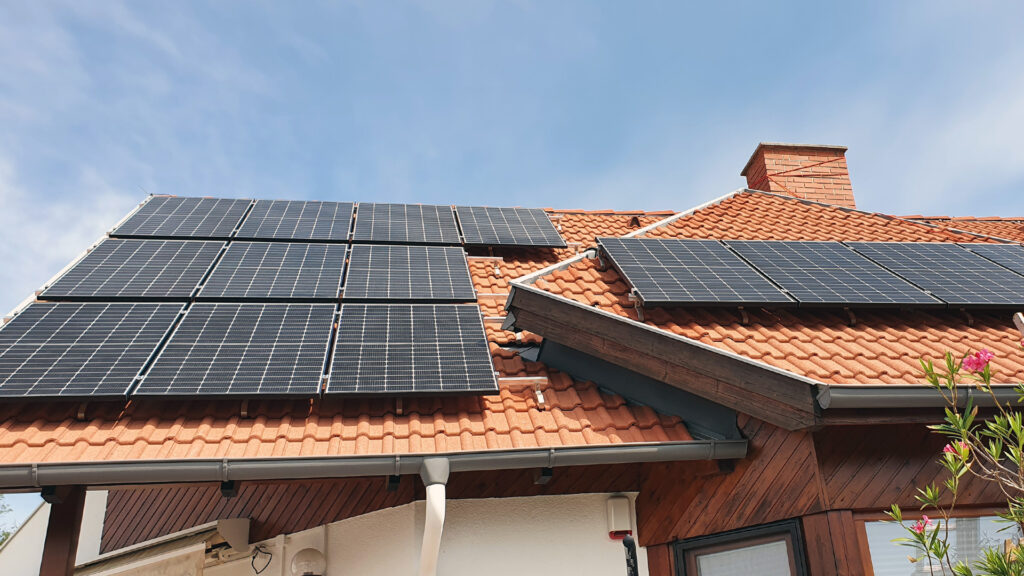 Photovoltaik Anlage auf Satteldach
